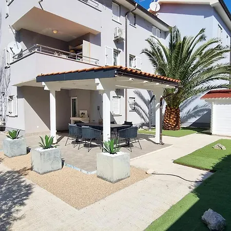 Πανσιόν Osmanovic Baška